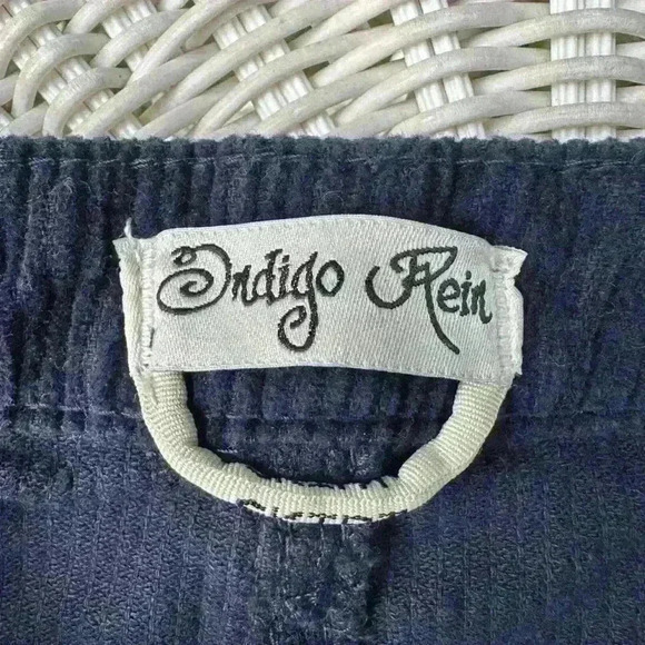 Indigo Rein corduroy mini size 5. Frayed hem. Navy blue mini - Picture 4 of 4